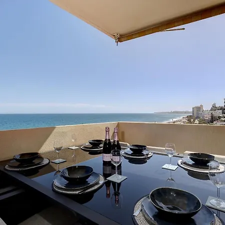 Front Row Penthouse On Carvajal Apartment *