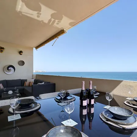 Front Row Penthouse On Carvajal Apartment *