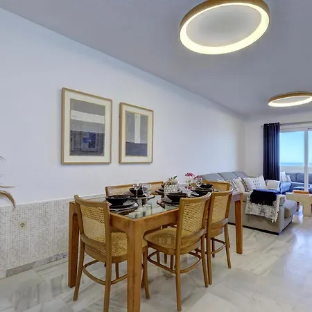 Front Row Penthouse On Carvajal Apartment *