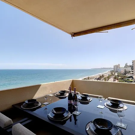 Front Row Penthouse On Carvajal Apartment
