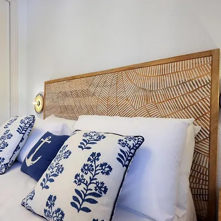Front Row Penthouse On Carvajal Apartment