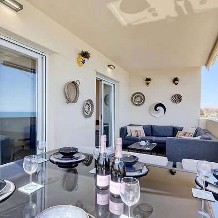 Apartment Front Row Penthouse On Carvajal *