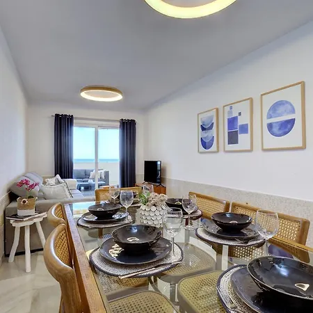 Front Row Penthouse On Carvajal Apartment *