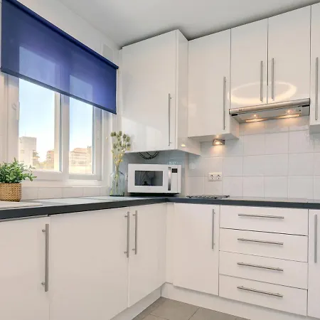 Front Row Penthouse On Carvajal Апартаменты