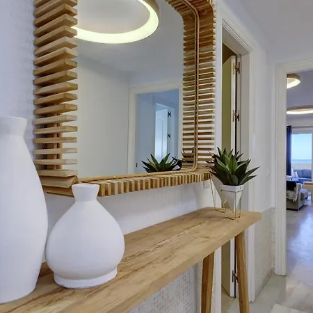 Апартаменты Front Row Penthouse On Carvajal *